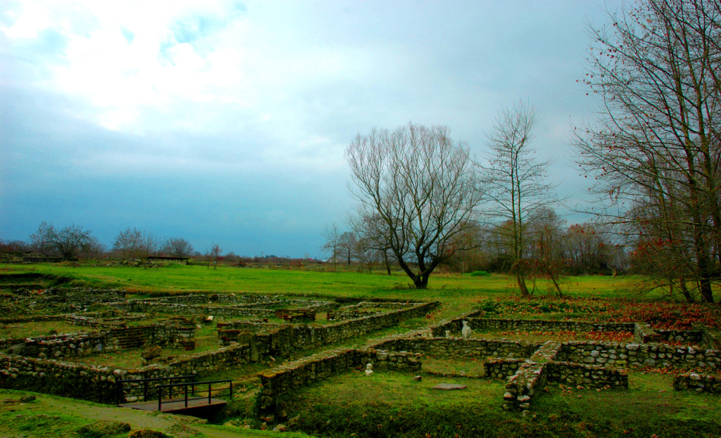 Archaeological_site_of_Dion,_Greece_-_panoramio